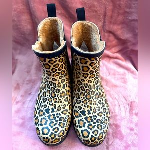 Chooka woman’s leopard print rain boots, size 8